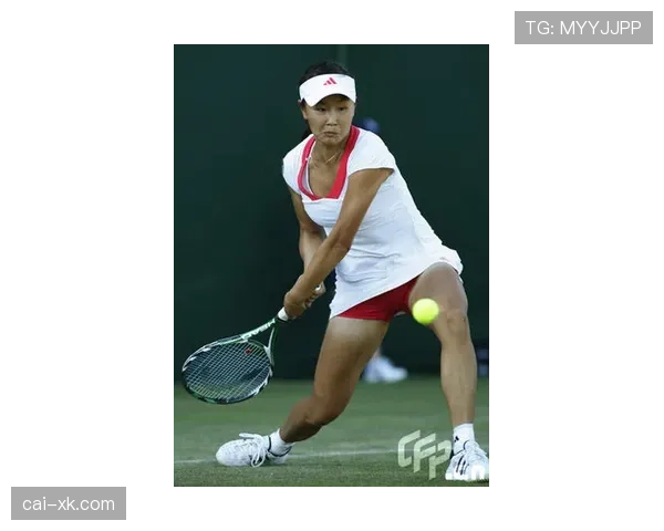 彭帅今天又穿得像个明星，一个人逛街钱包都能撑爆吧？